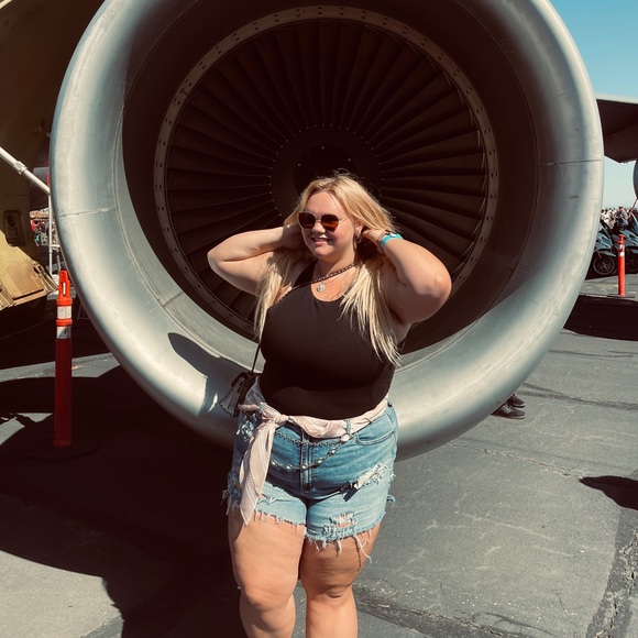 Meet your Posher, Carly - Picture 2 of 3